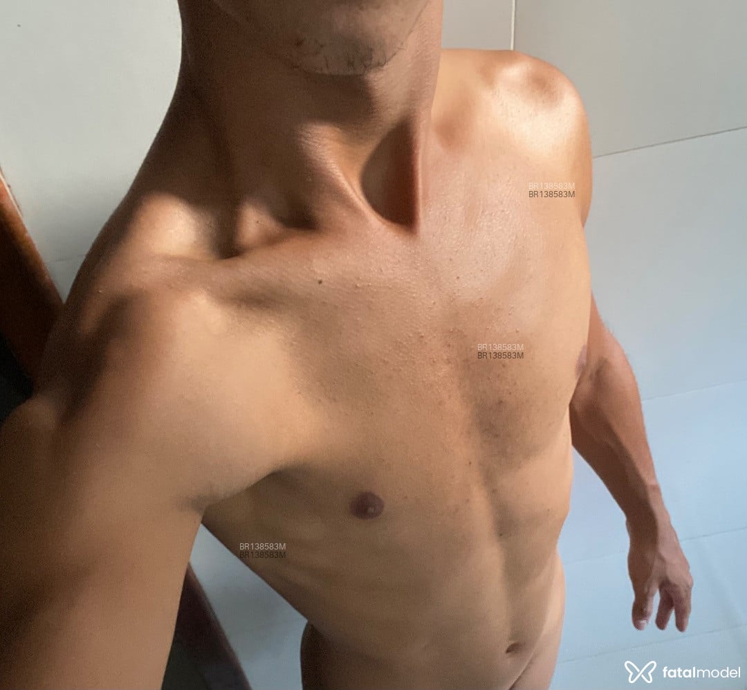 Acompanhante homem morena (o) de olhos castanhos em Palmas - Lucas