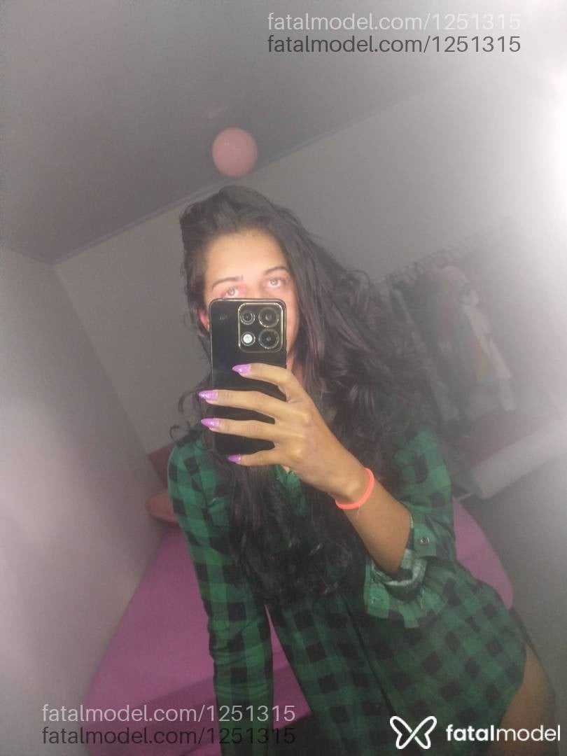 Acompanhante travesti morena (o) de olhos verdes em Anápolis - Misteriosa