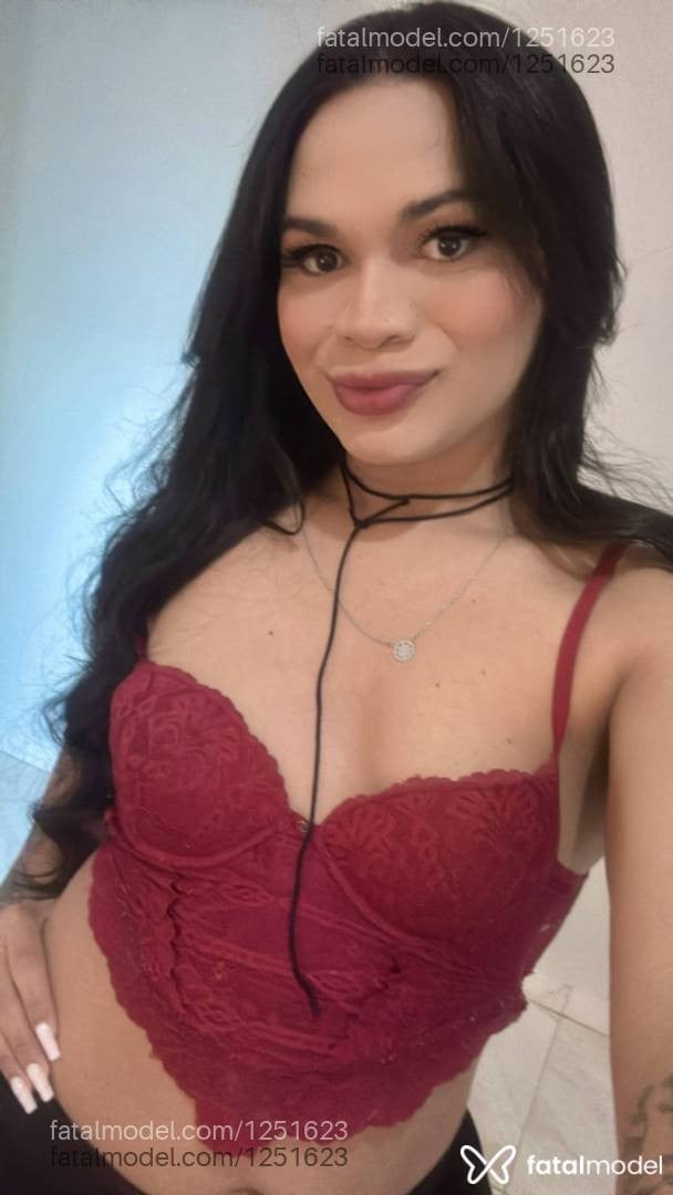 Acompanhante mulher trans morena (o) de olhos castanhos - Nina Sarah