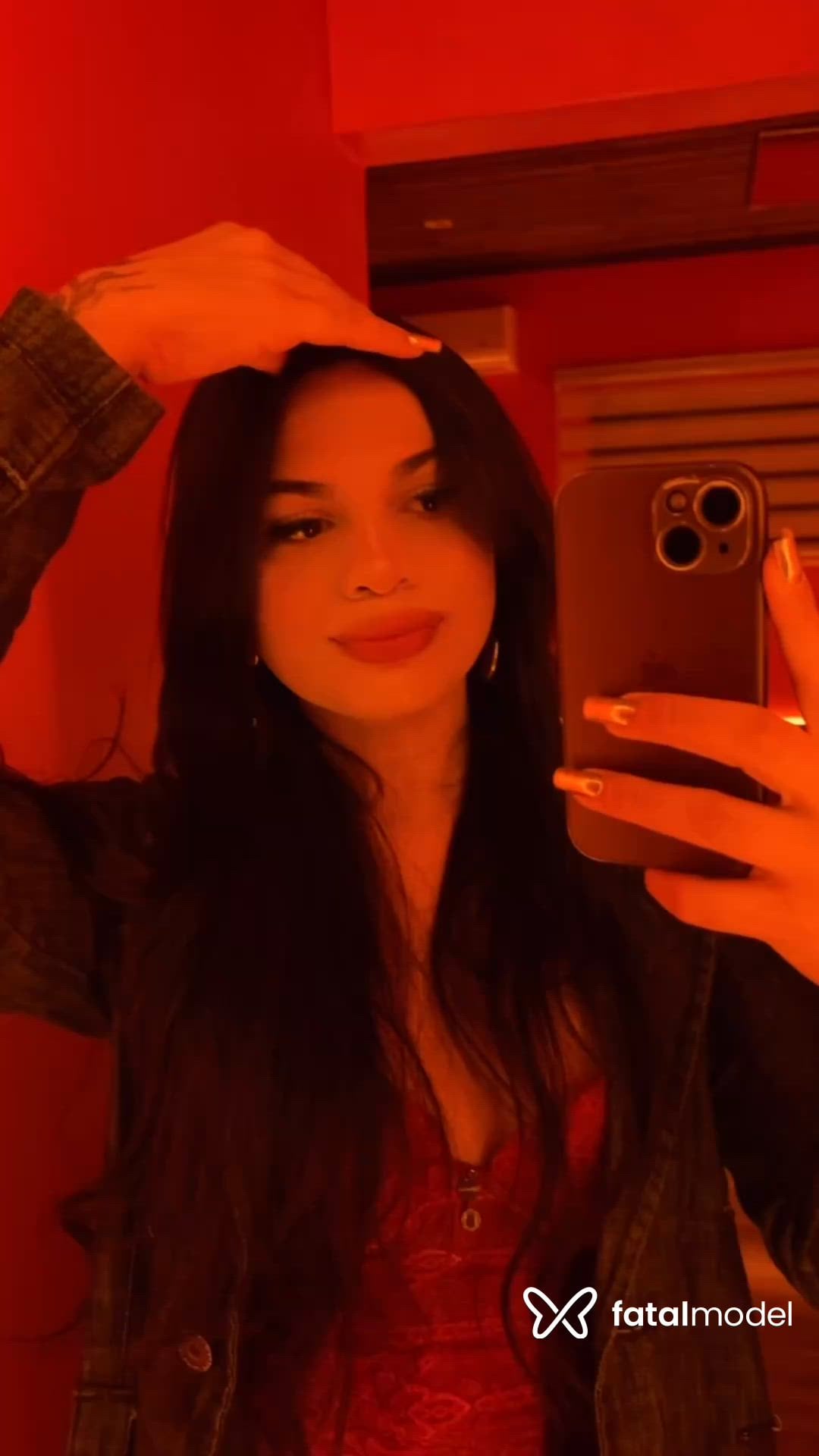 Acompanhante mulher trans morena (o) de olhos castanhos - Nina Sarah Acompanhante mulher trans morena (o) de olhos castanhos - Nina Sarah