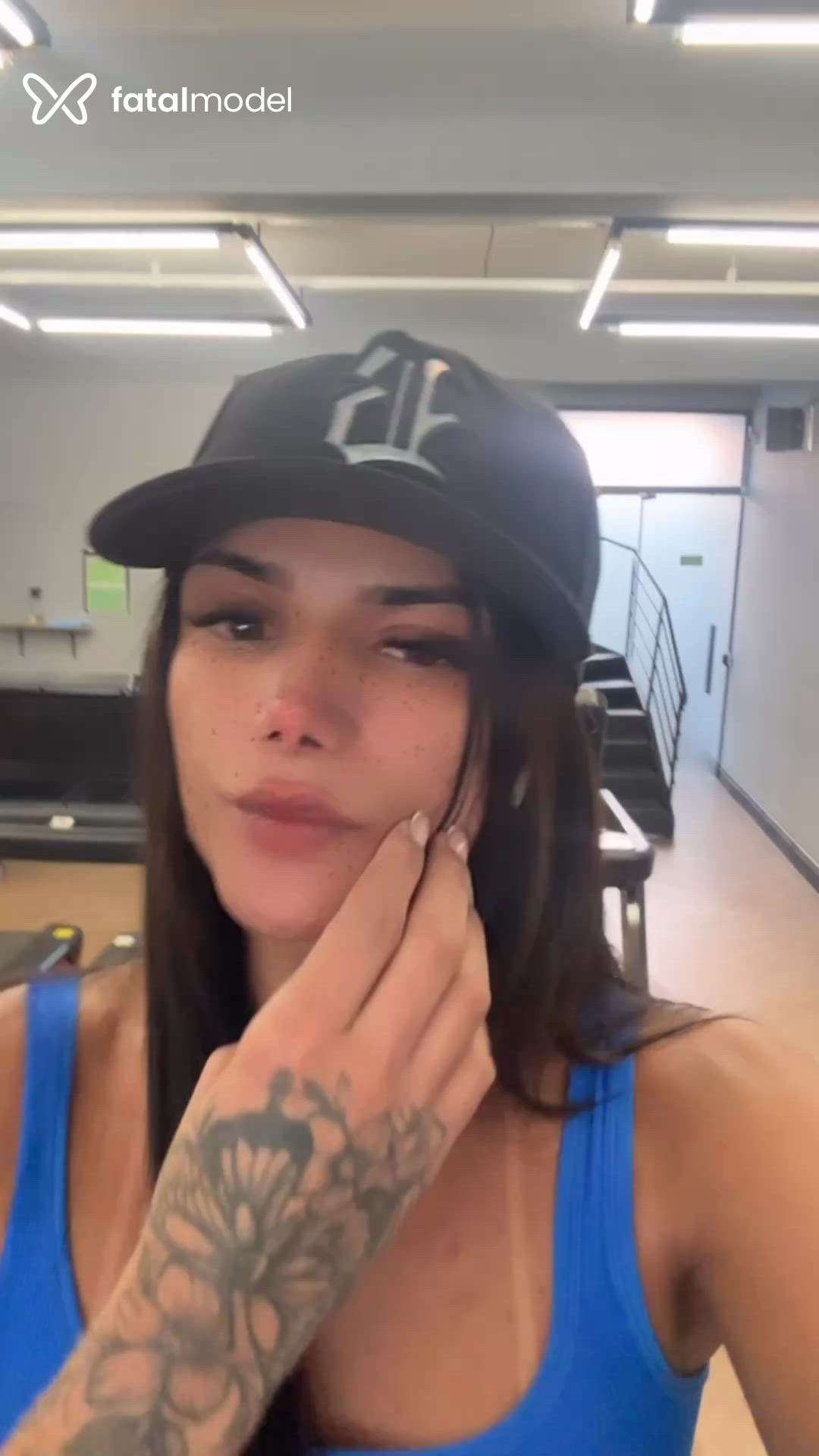 Acompanhante travesti morena (o) de olhos castanhos - Brenda Icy