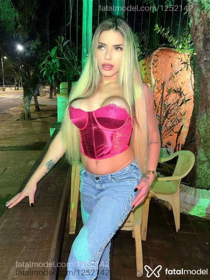 Acompanhante travesti loira (o) de olhos verdes - Valesca berozun