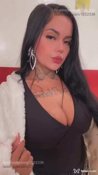 Acompanhante mulher com cabelo castanho de olhos castanhos em Paranavaí Acompanhante mulher com cabelo castanho de olhos castanhos em Paranavaí - Emanuely