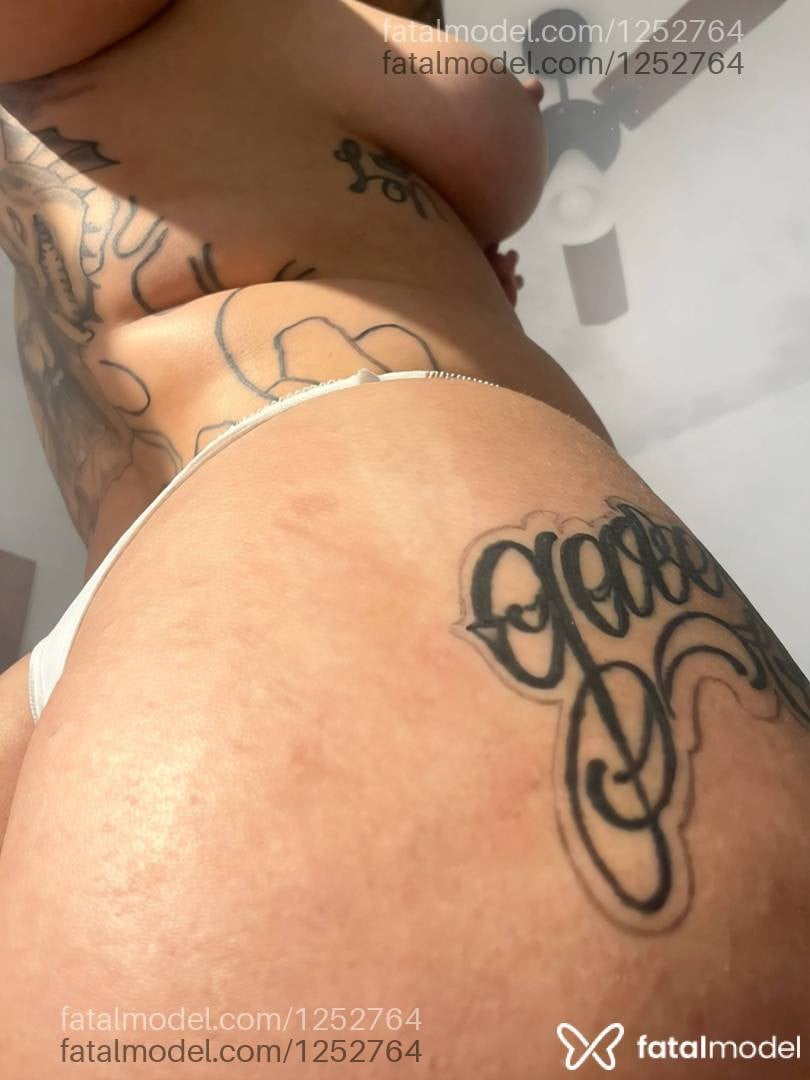 Acompanhante mulher com cabelo castanho de olhos mel - Carolina