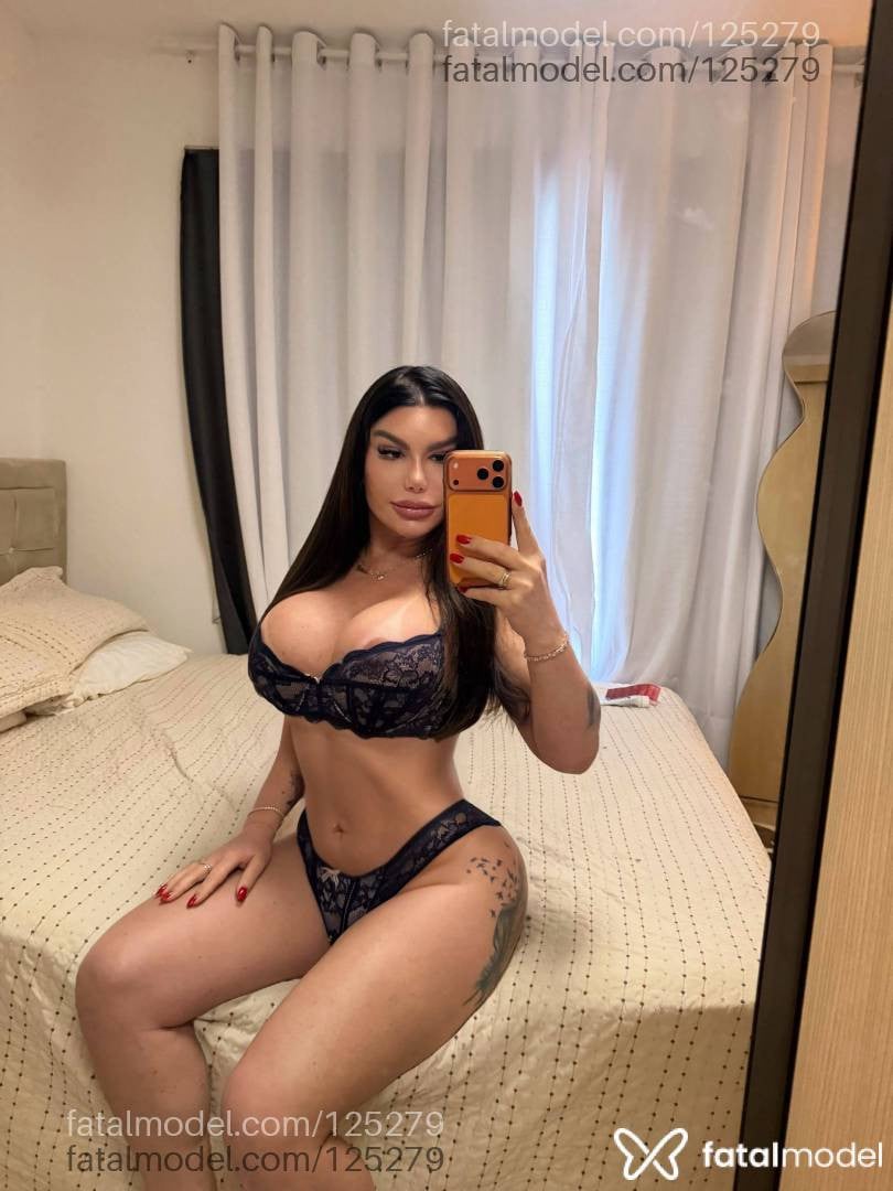 Acompanhante mulher trans loira (o) de olhos castanhos - Lavi Maria