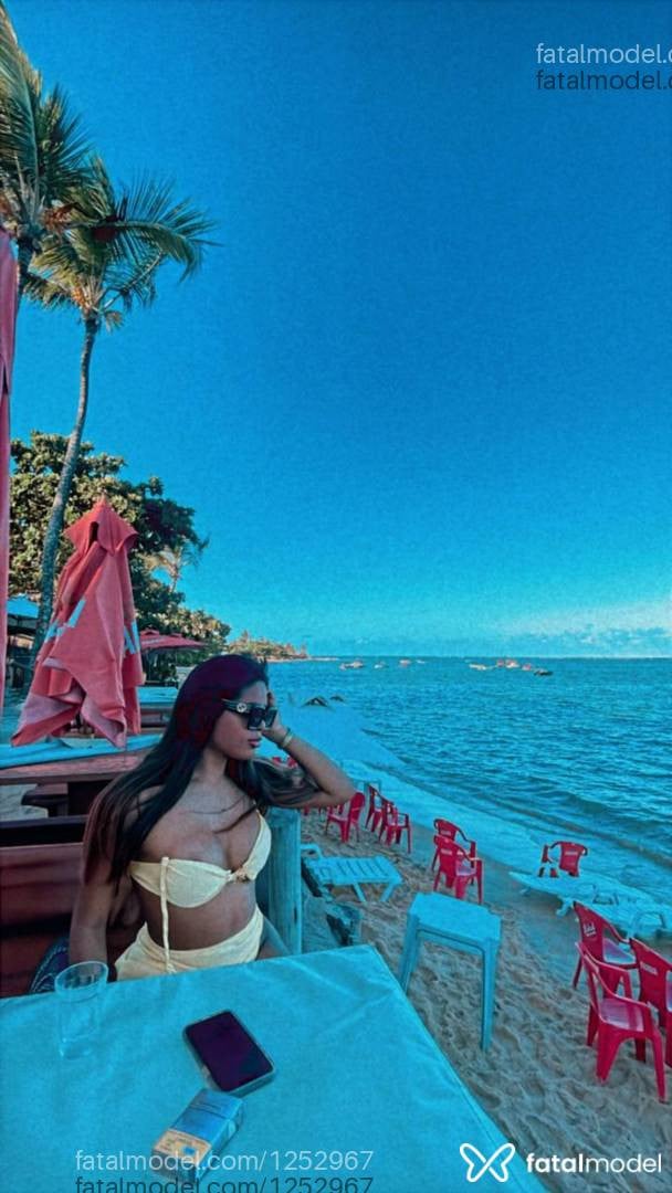 Acompanhante mulher trans com cabelo castanho de olhos pretos em Araguaína - Rakelly Baker