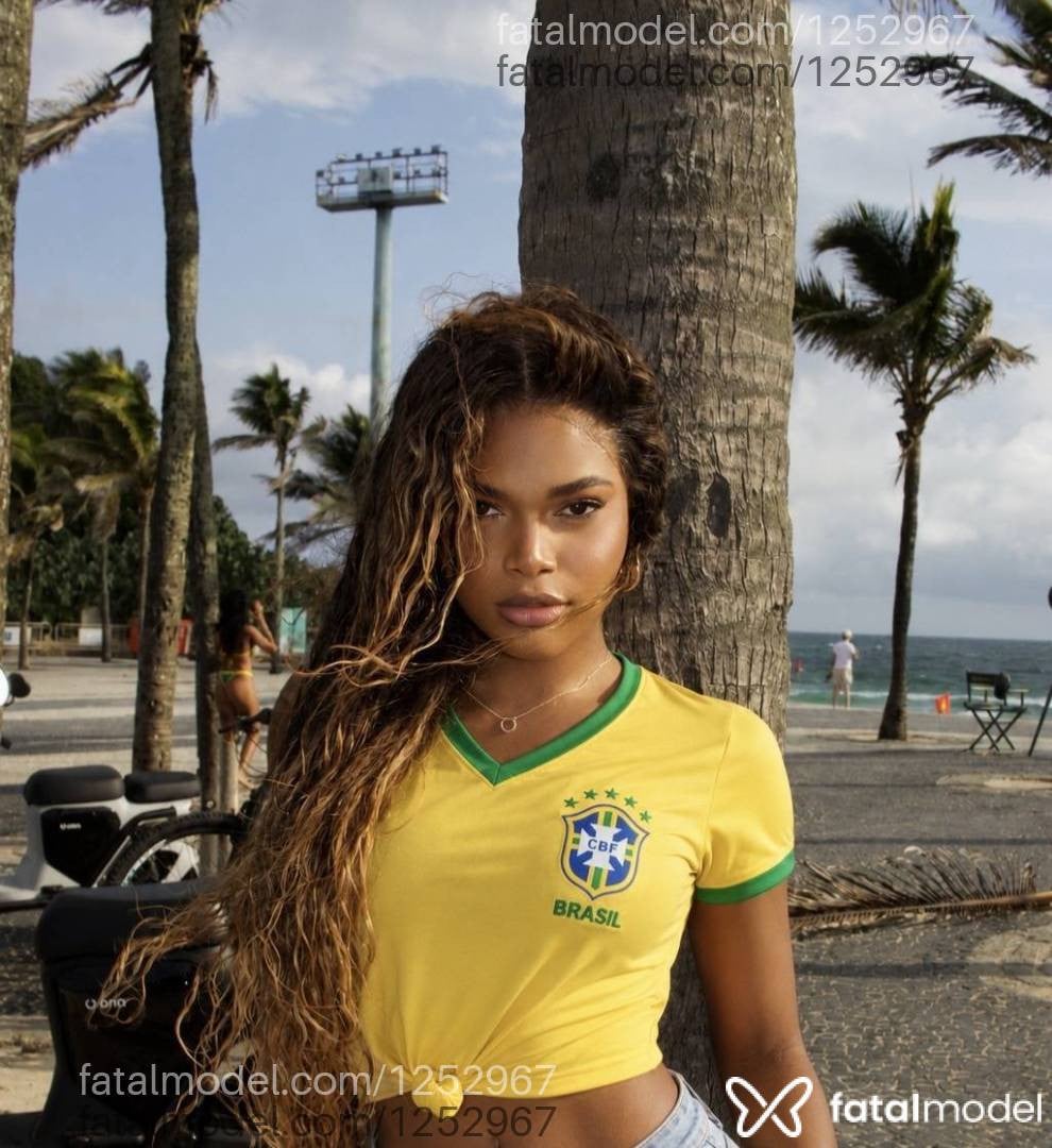 Acompanhante mulher trans com cabelo castanho de olhos pretos em Araguaína - Rakelly Baker