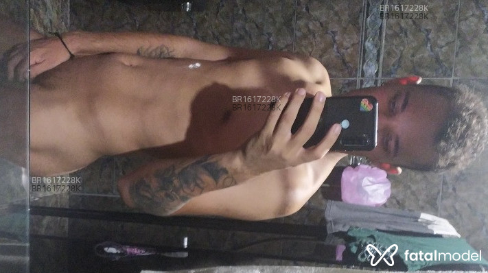 Acompanhante homem com cabelo castanho de olhos verdes em Contagem - Magic vini