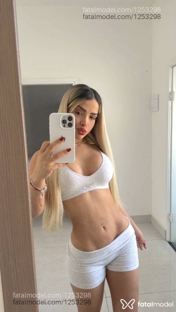 Acompanhante mulher loira (o) de olhos castanhos em São João da Boa Vista - Valenttina Torres