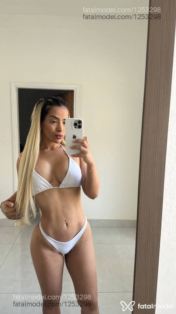 Acompanhante mulher loira (o) de olhos castanhos em Itapira - Valenttina Torres