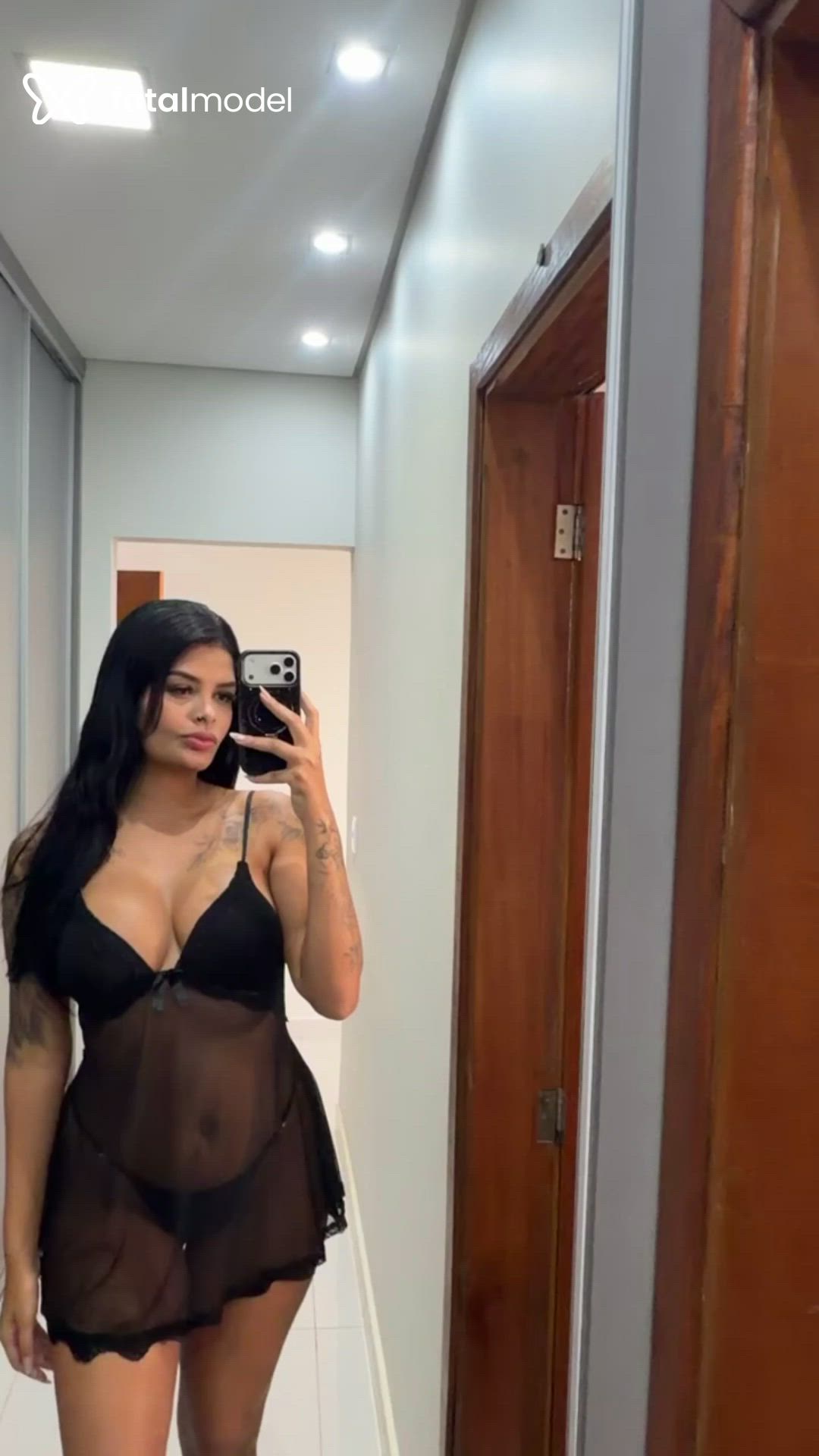 Acompanhante mulher com cabelo castanho de olhos castanhos - Alanis Acompanhante mulher com cabelo castanho de olhos castanhos - Alanis