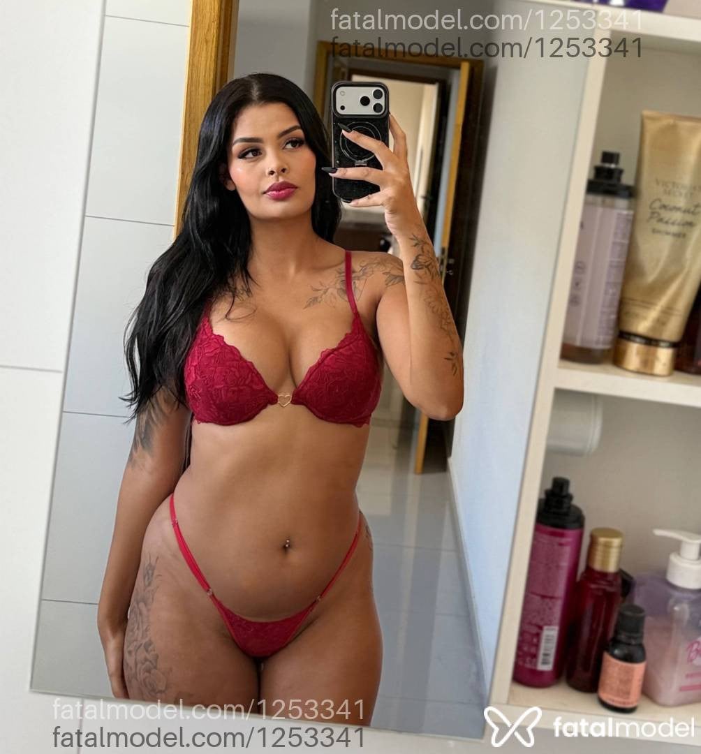Acompanhante mulher com cabelo castanho de olhos castanhos - Alanis