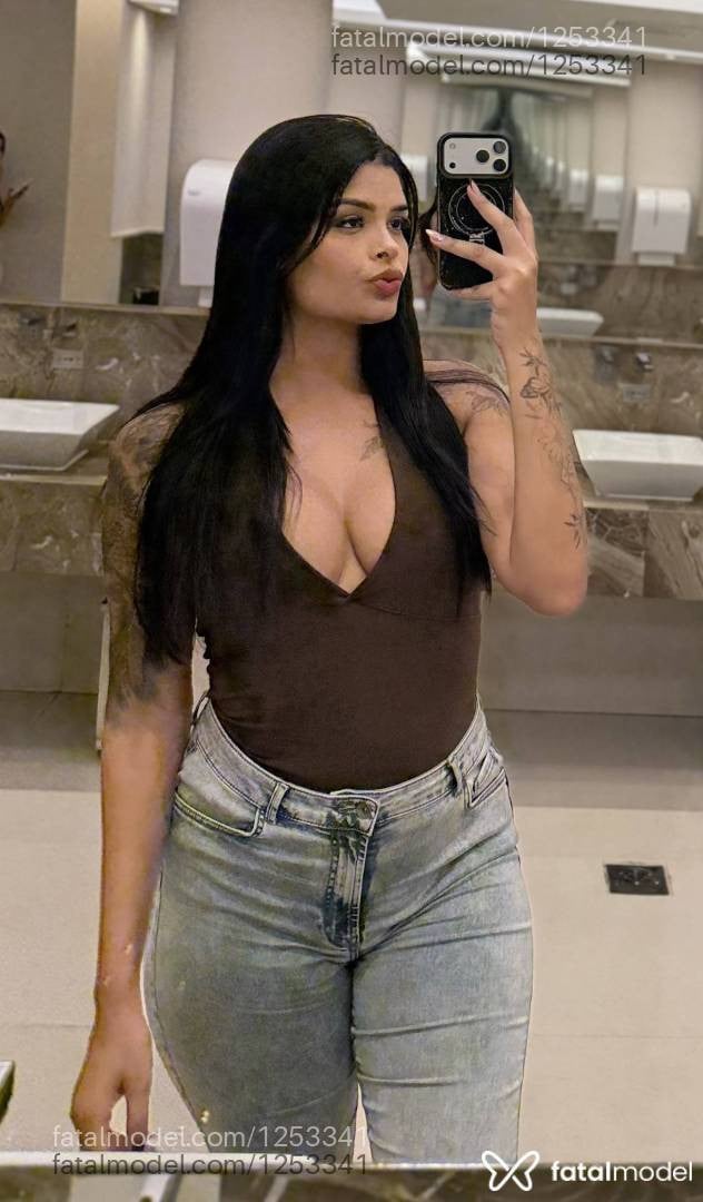 Acompanhante mulher com cabelo castanho de olhos castanhos - Alanis