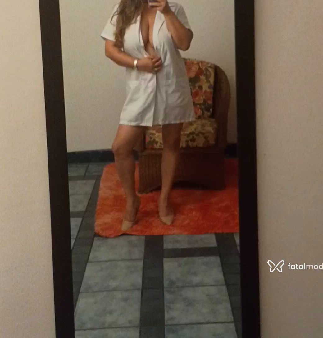 Acompanhante mulher loira (o) de olhos castanhos - Jade Campos