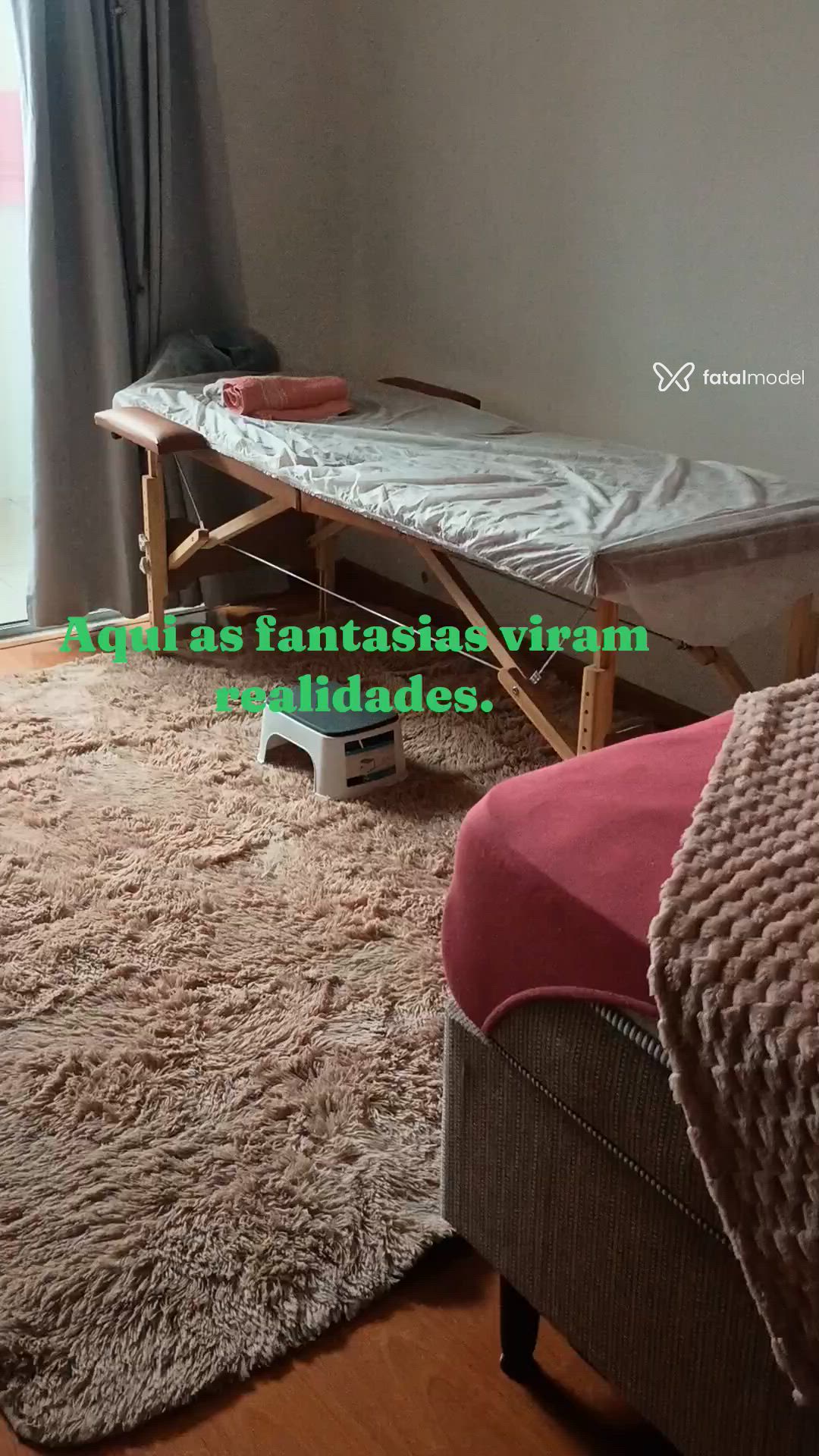 Acompanhante mulher loira (o) de olhos castanhos - Jade Campos