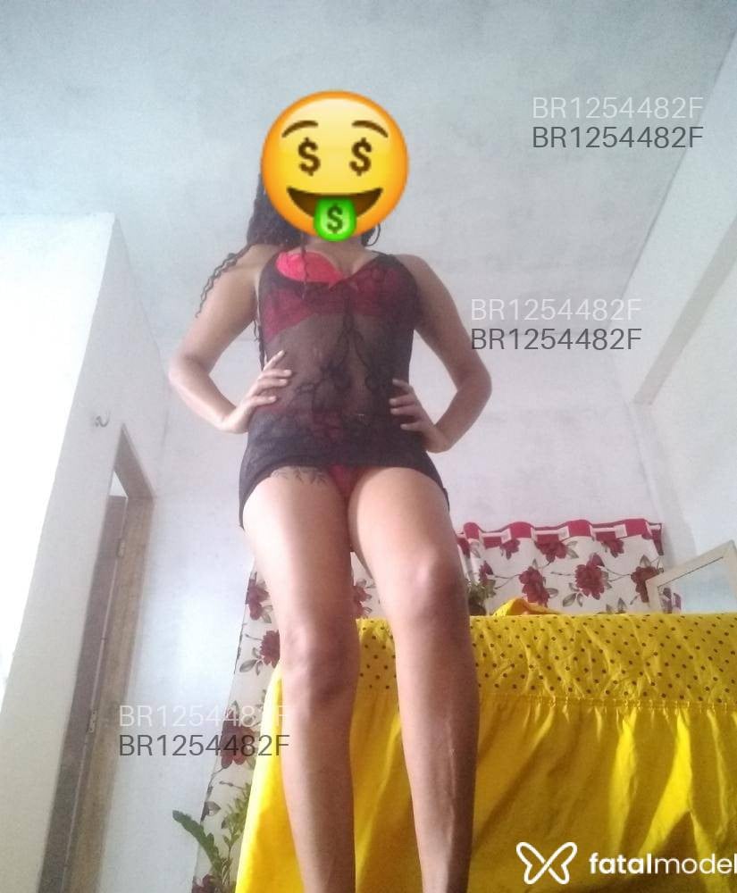 Acompanhante mulher com cabelo castanho de olhos cinza em Castanhal - Imola DRUMONND