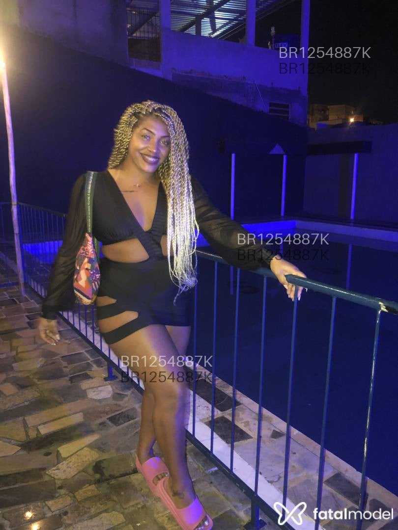 Acompanhante mulher com cabelo castanho de olhos mel em Baixo Guandu - MONIQUE