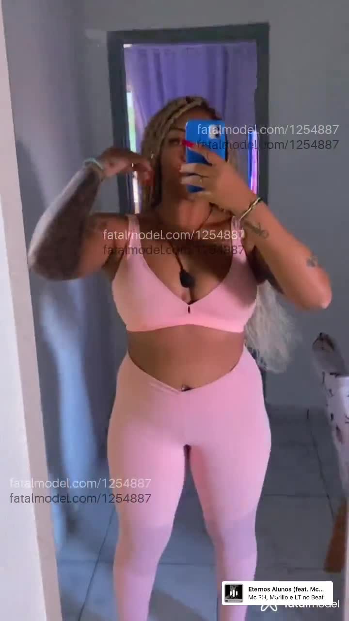 Acompanhante mulher com cabelo castanho de olhos mel em Baixo Guandu - MONIQUE