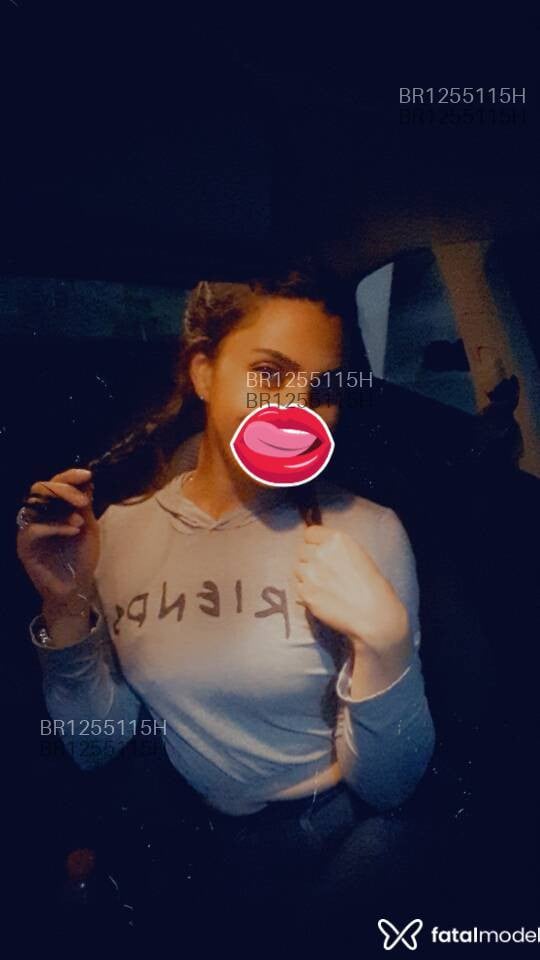 Acompanhante mulher com cabelo castanho de olhos castanhos em Virtual - Floriiss