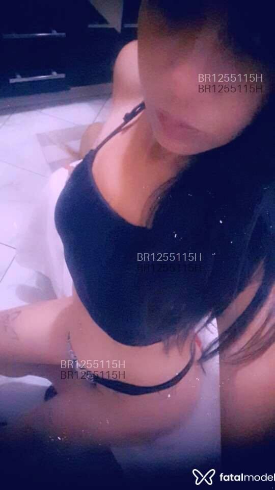 Acompanhante mulher com cabelo castanho de olhos castanhos em Virtual - Floriiss