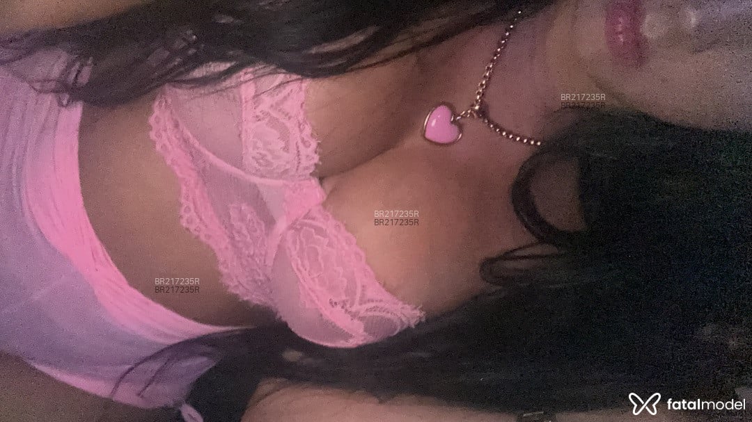 Acompanhante mulher com cabelo castanho de olhos castanhos em Linhares Acompanhante mulher com cabelo castanho de olhos castanhos em Linhares - Penélope