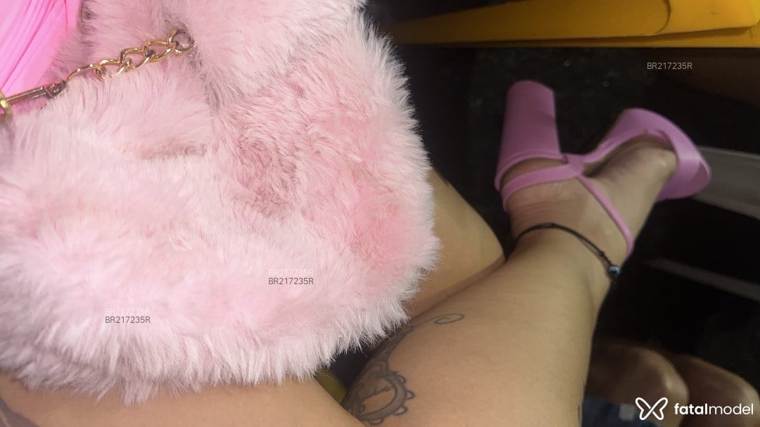 Acompanhante mulher com cabelo castanho de olhos castanhos em Linhares Acompanhante mulher com cabelo castanho de olhos castanhos em Linhares - Penélope