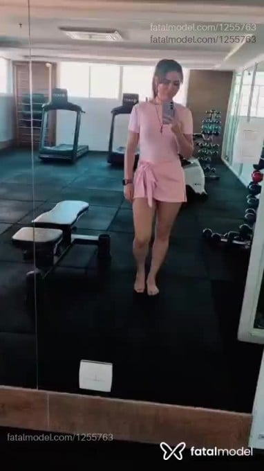 Acompanhante mulher com cabelo castanho de olhos mel - BRUNA