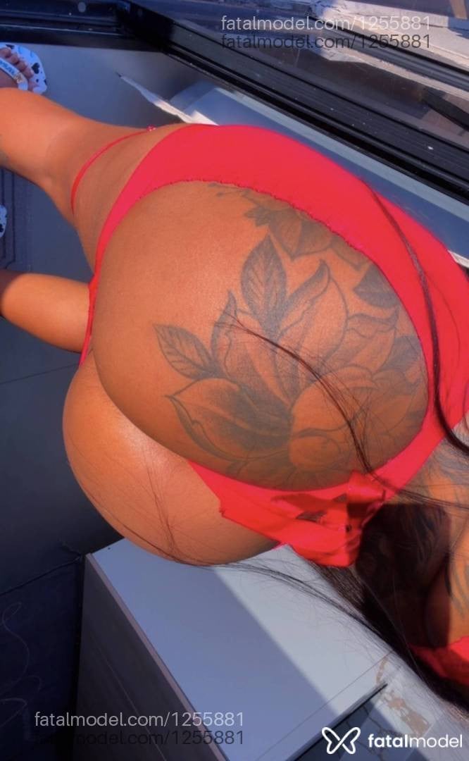 Acompanhante mulher com cabelo castanho de olhos castanhos - Brenda Costa