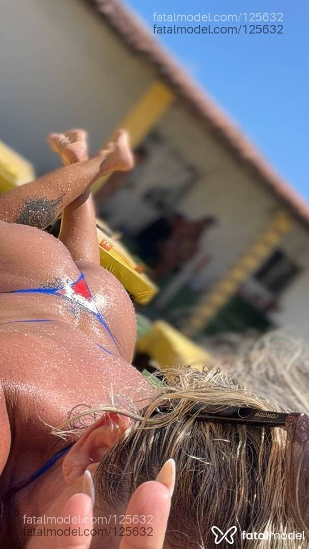 Acompanhante mulher loira (o) de olhos castanhos - Nicolly Maia