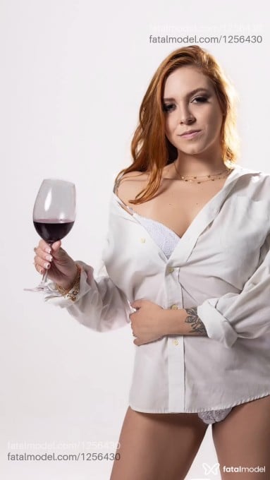 Acompanhante mulher ruiva (o) de olhos mel em Porto Alegre Acompanhante mulher ruiva (o) de olhos mel em Porto Alegre - Pati Ruiva