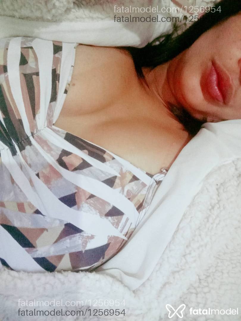 Acompanhante mulher com cabelo castanho de olhos castanhos - Ludymila Martins
