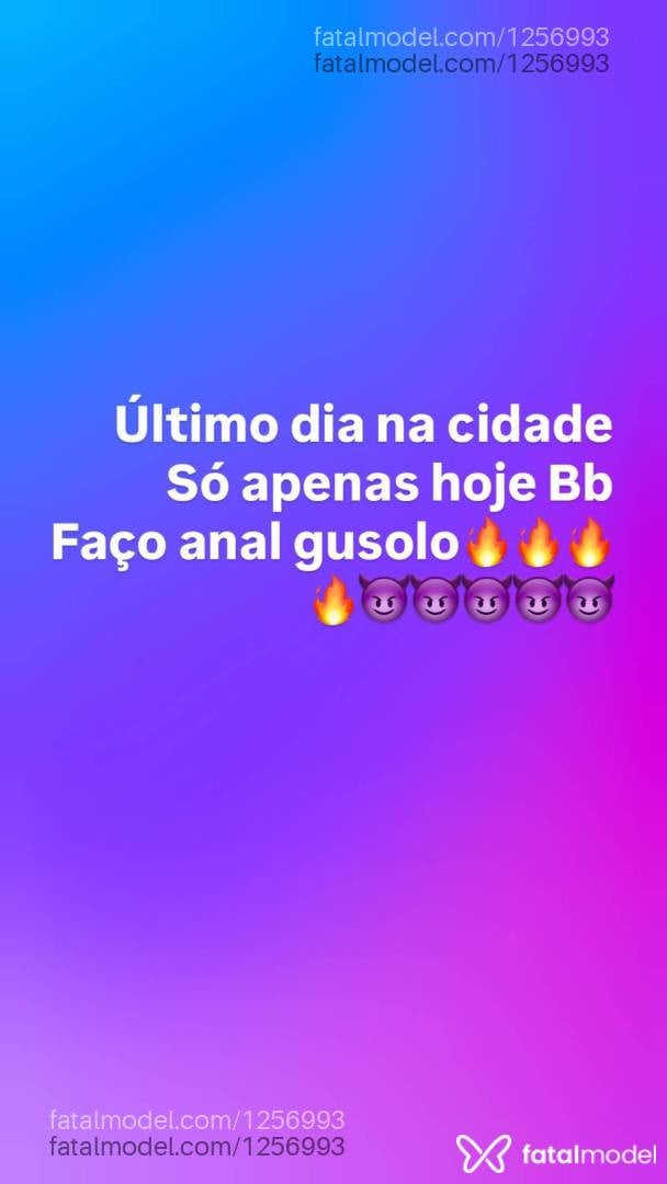 Acompanhante mulher com cabelo colorido de olhos verdes em Pouso Alegre - Mirela blu