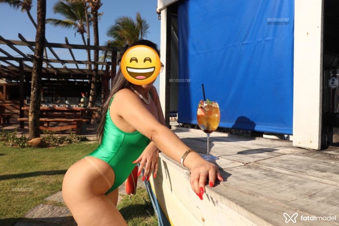 Acompanhante mulher com cabelo castanho de olhos mel em Vitória da Conquista - Júlia Ferrari