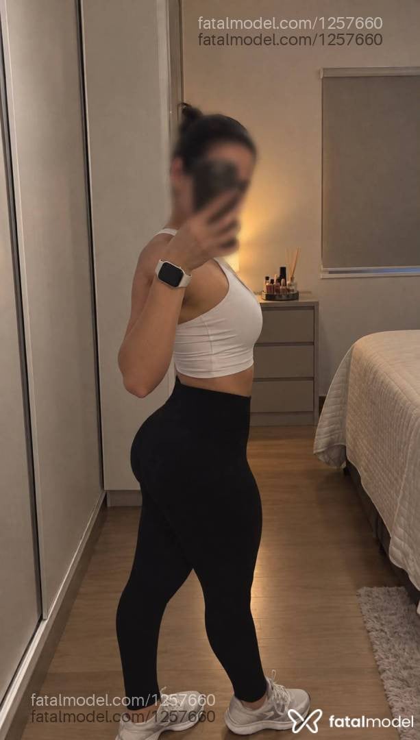 Acompanhante mulher com cabelo castanho de olhos castanhos - Paola