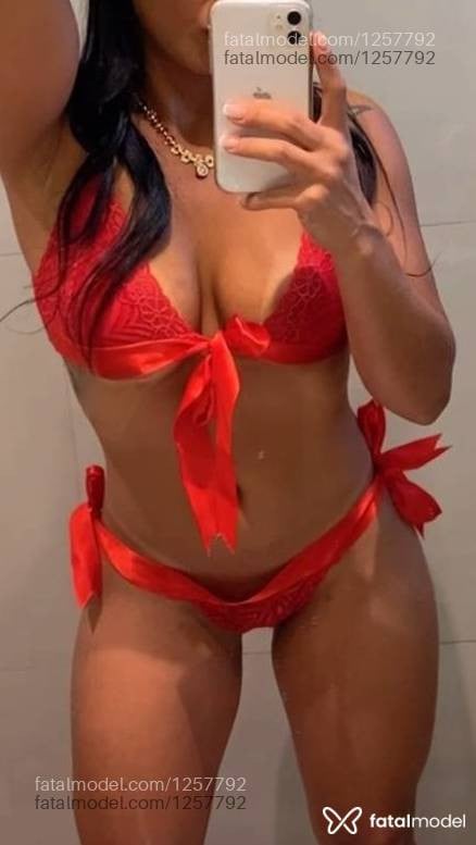 Acompanhante mulher com cabelo castanho de olhos castanhos - Ludmila