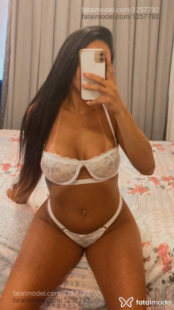 Acompanhante mulher com cabelo castanho de olhos castanhos - Ludmila