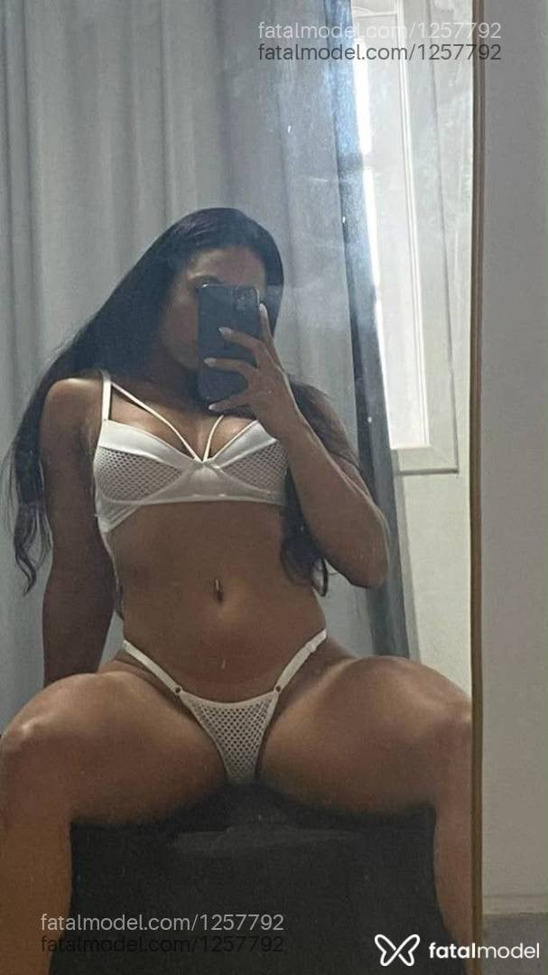 Acompanhante mulher com cabelo castanho de olhos castanhos - Ludmila