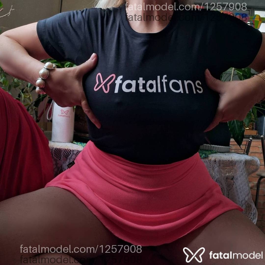 Acompanhante mulher loira (o) de olhos castanhos - FLOR PAIXÃO