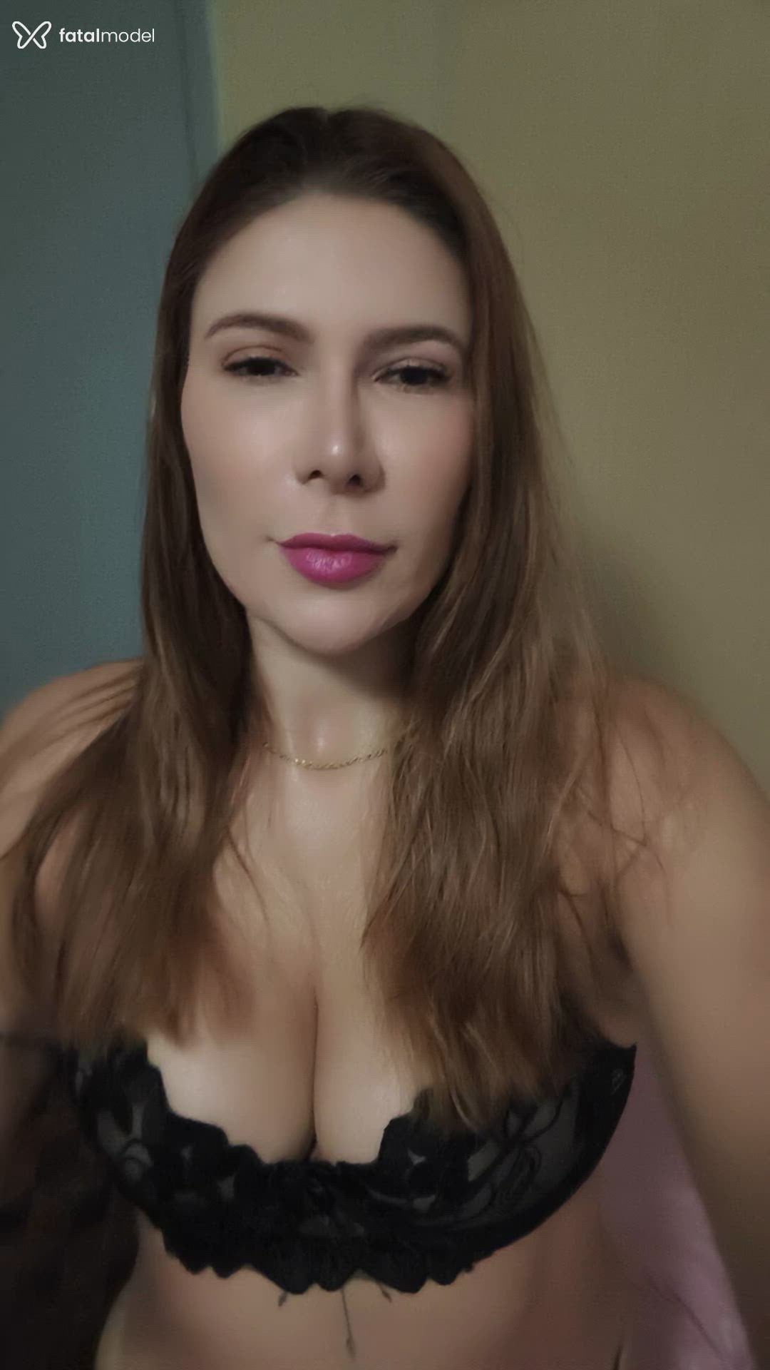 Acompanhante mulher com cabelo castanho de olhos castanhos - Geovana Oliver