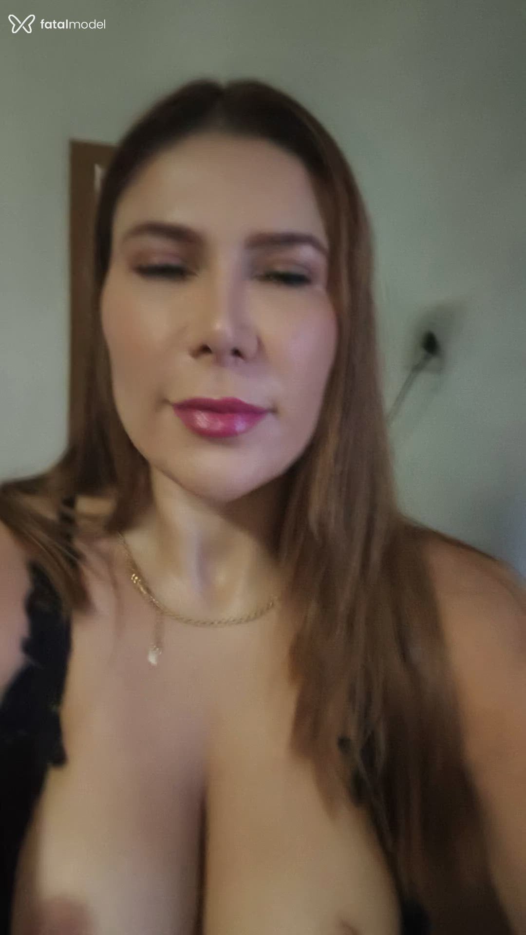 Acompanhante mulher com cabelo castanho de olhos castanhos - Geovana Oliver