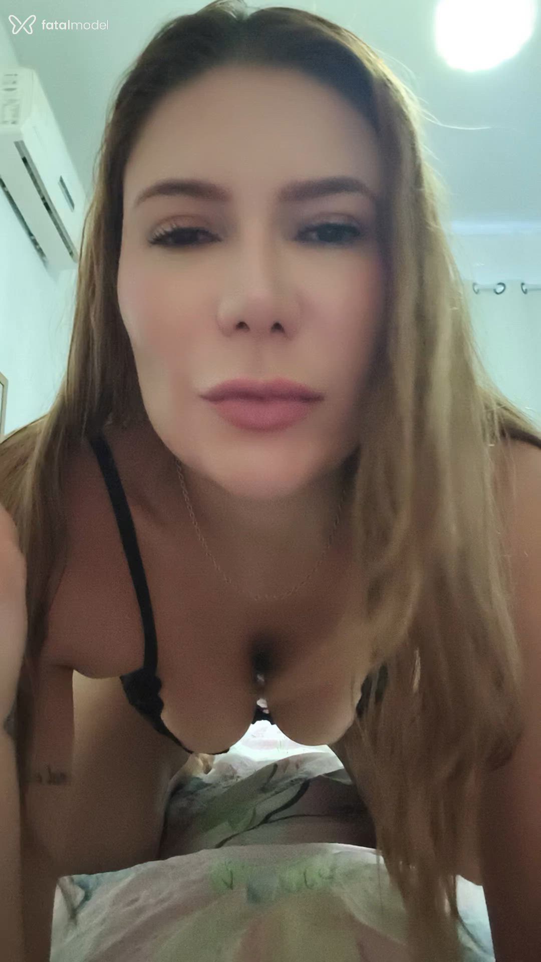 Acompanhante mulher com cabelo castanho de olhos castanhos - Geovana Oliver