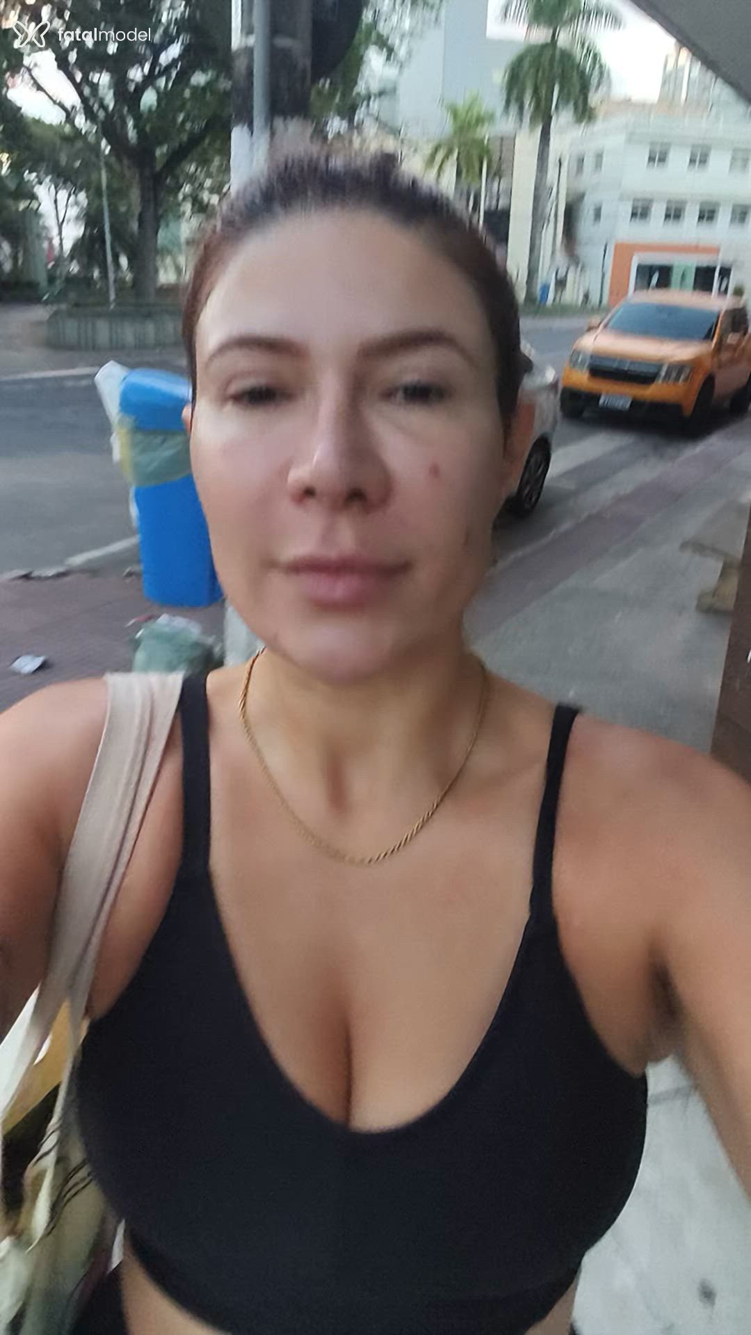 Acompanhante mulher com cabelo castanho de olhos castanhos - Geovana Oliver