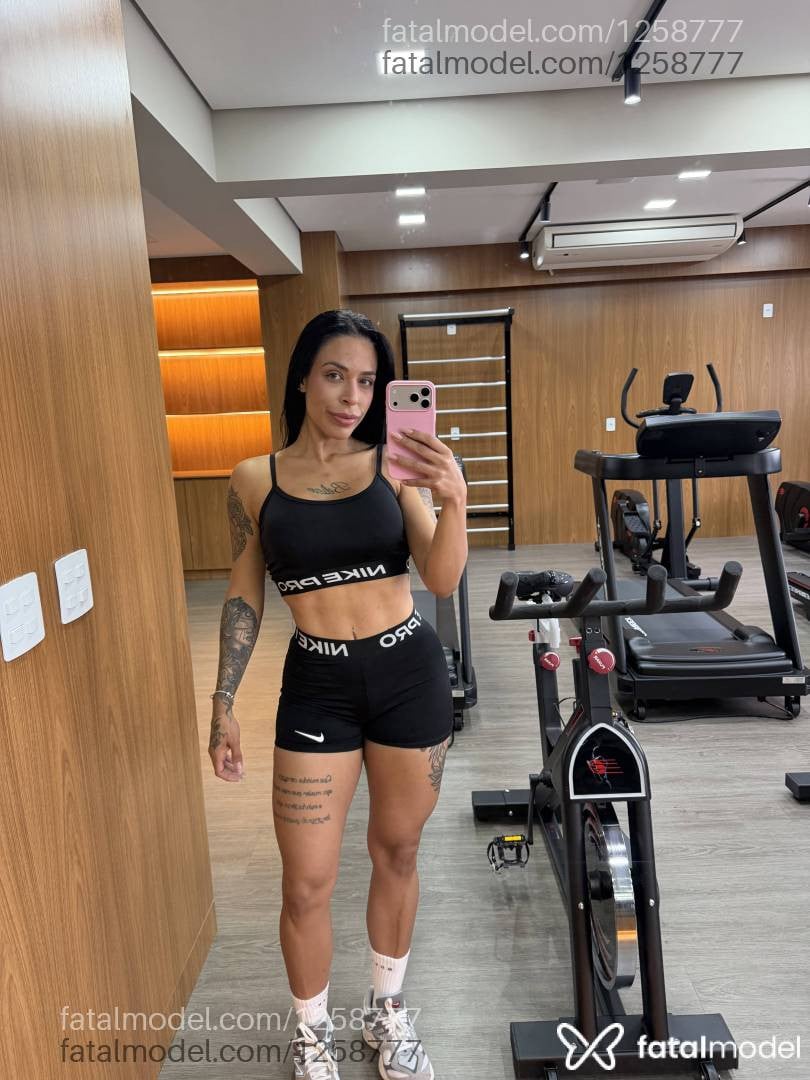 Acompanhante mulher morena (o) de olhos verdes - Fernanda