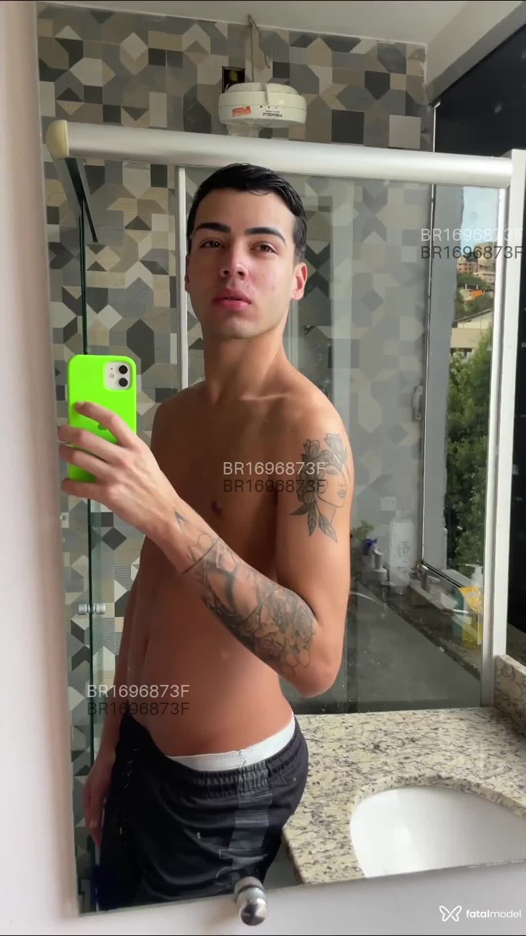 Acompanhante homem morena (o) de olhos castanhos em Rio de Janeiro - Raphael