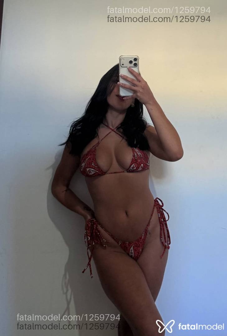 Acompanhante mulher com cabelo castanho de olhos castanhos - Lara Freitas