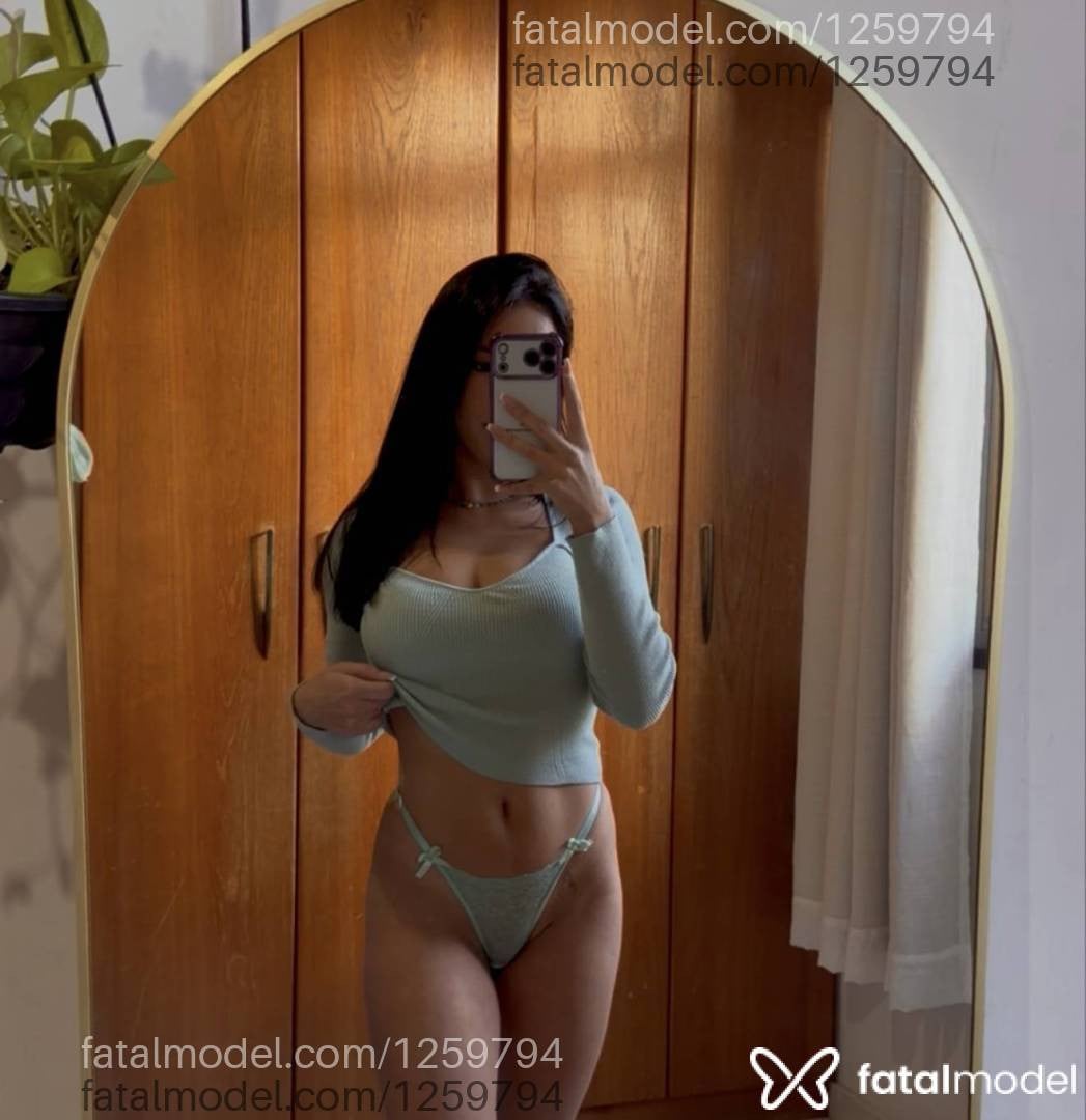 Acompanhante mulher com cabelo castanho de olhos castanhos - Lara Freitas