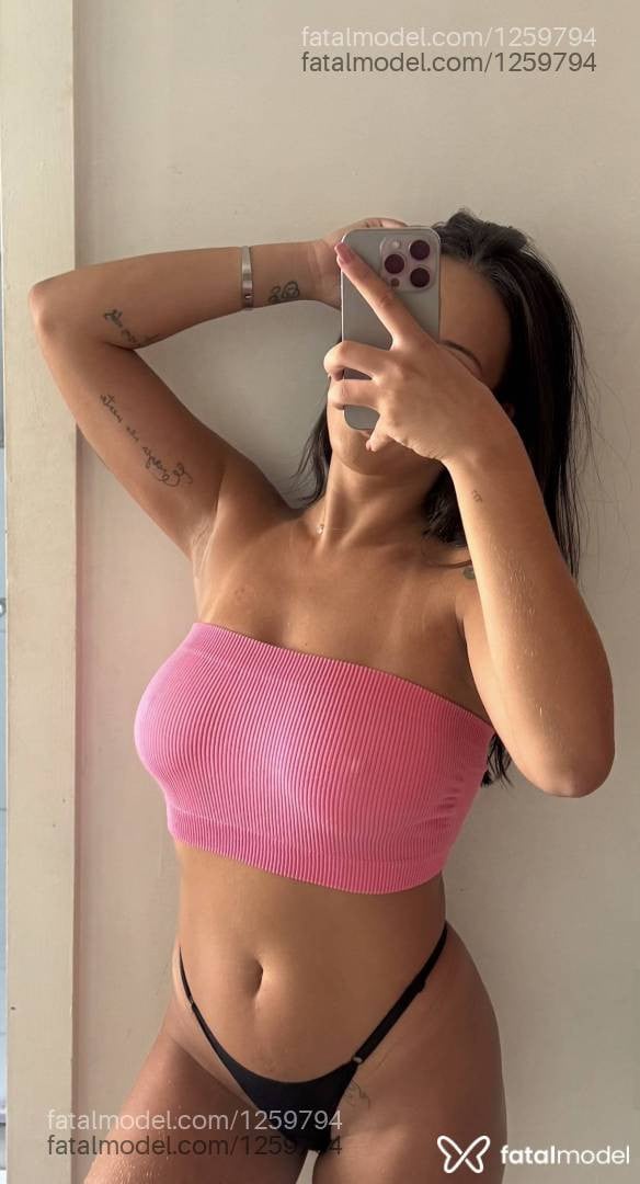 Acompanhante mulher com cabelo castanho de olhos castanhos - Lara Freitas