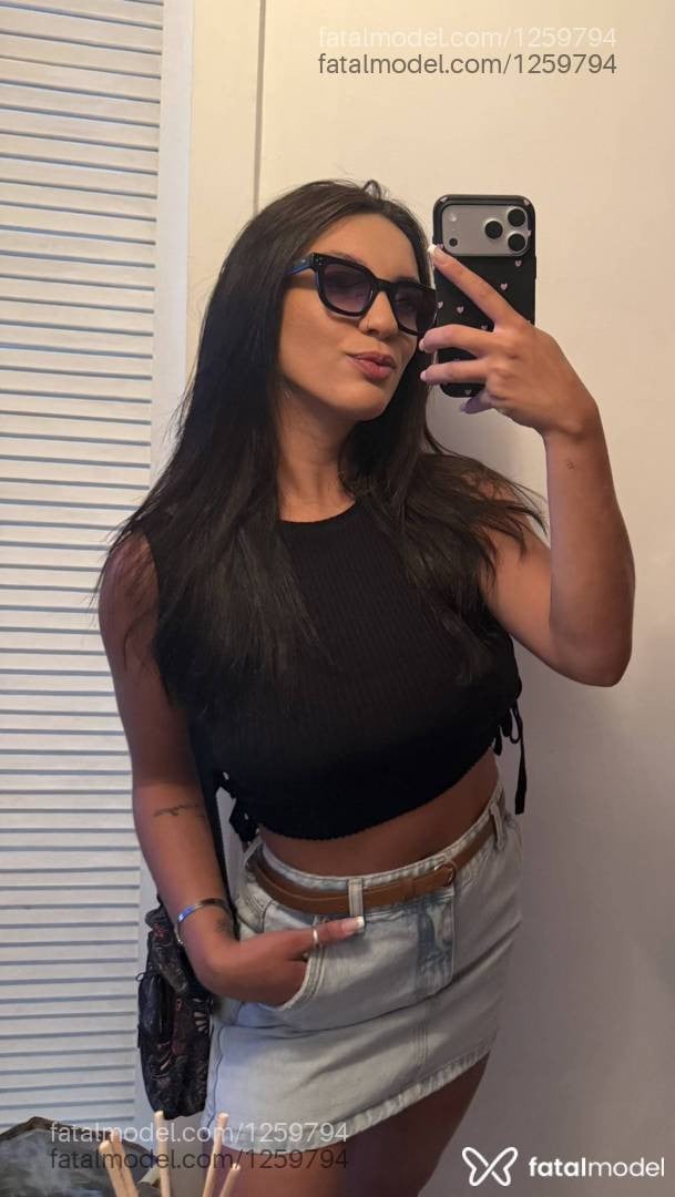 Acompanhante mulher com cabelo castanho de olhos castanhos - Lara Freitas Acompanhante mulher com cabelo castanho de olhos castanhos - Lara Freitas