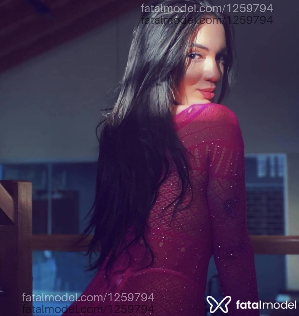 Acompanhante mulher com cabelo castanho de olhos castanhos - Lara Freitas