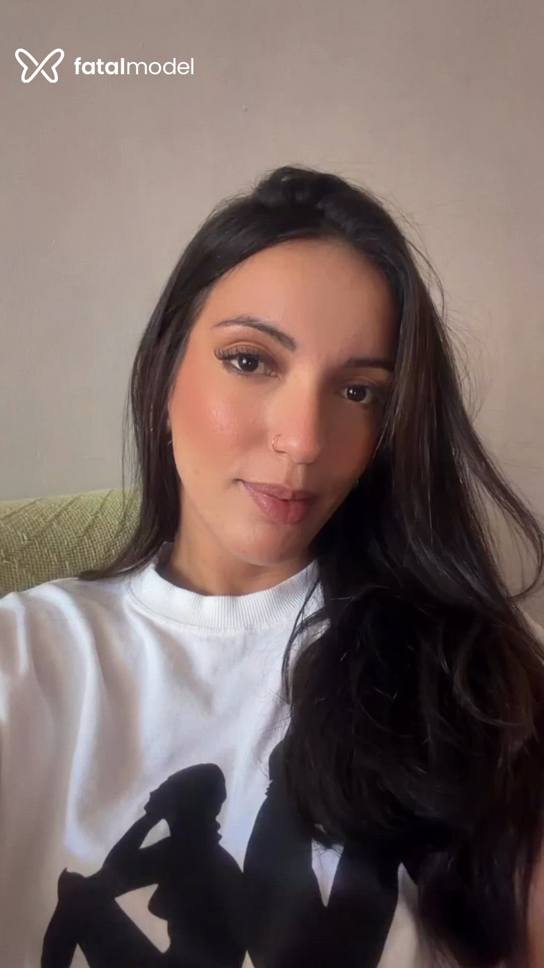 Acompanhante mulher com cabelo castanho de olhos castanhos - Lara Freitas Acompanhante mulher com cabelo castanho de olhos castanhos - Lara Freitas